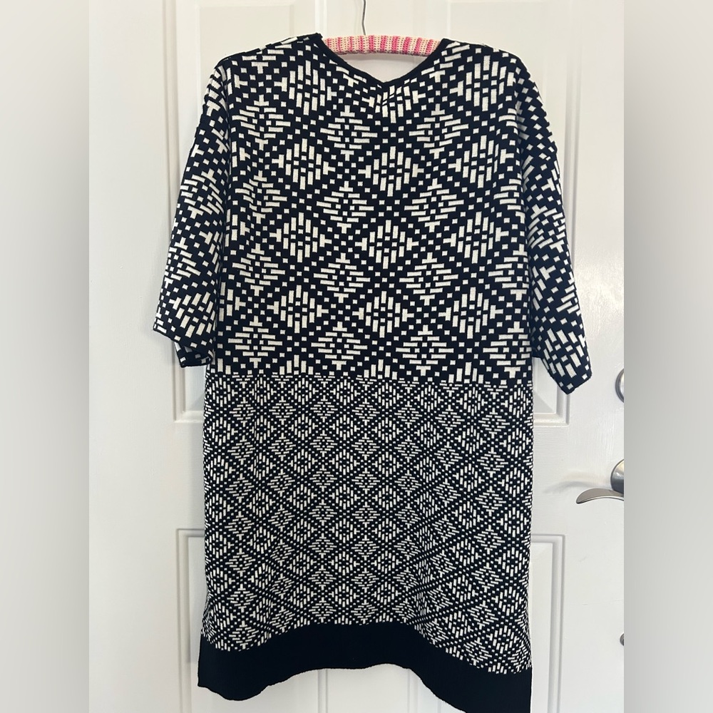 Black and White Aztec Open Sweater Cardigan Size Medium - Picture 4 of 7